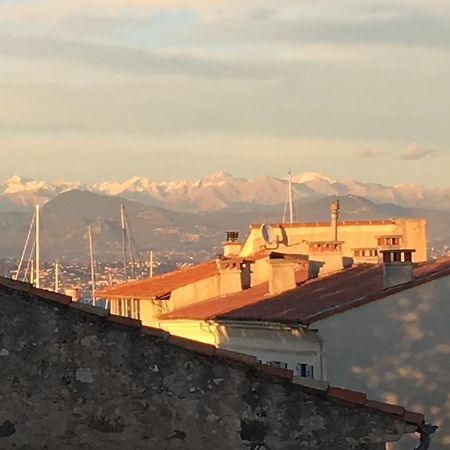 Light Filled Penthouse In Old Antibes. Heart Of The Riviera Apartamento Exterior foto