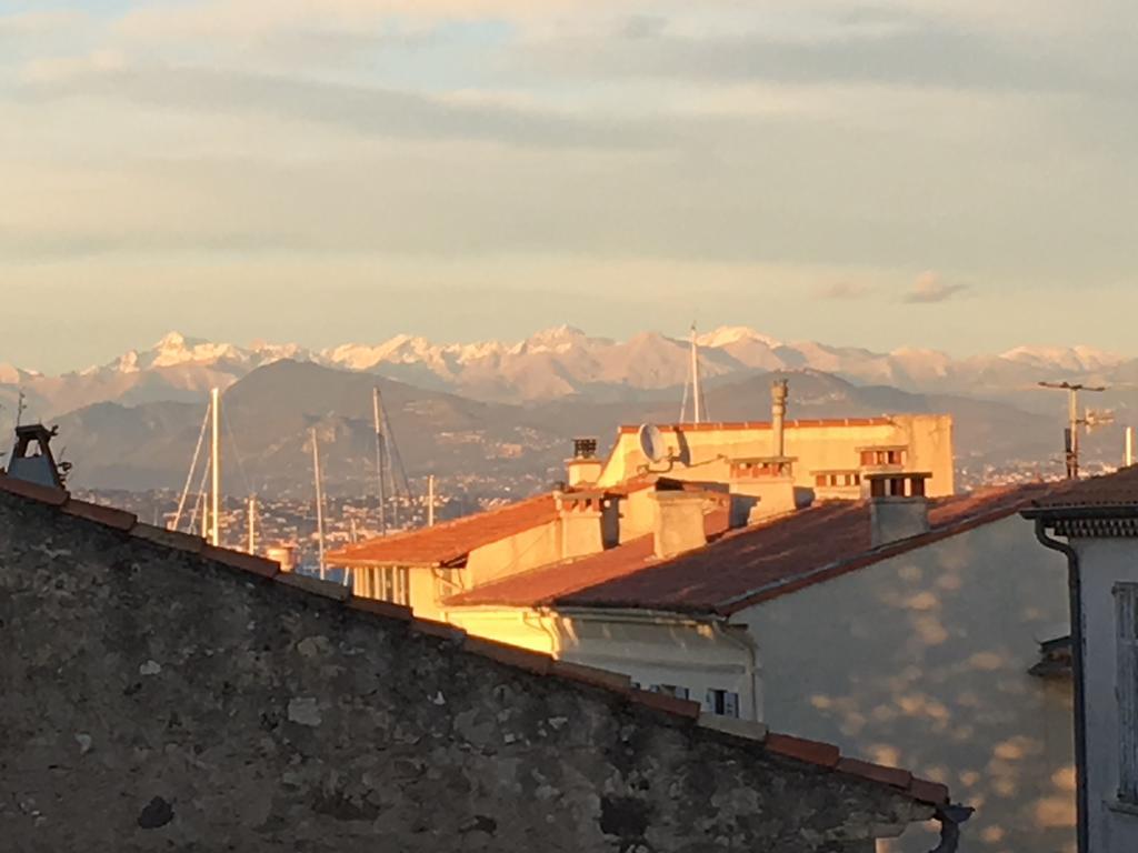 Light Filled Penthouse In Old Antibes. Heart Of The Riviera Apartamento Exterior foto