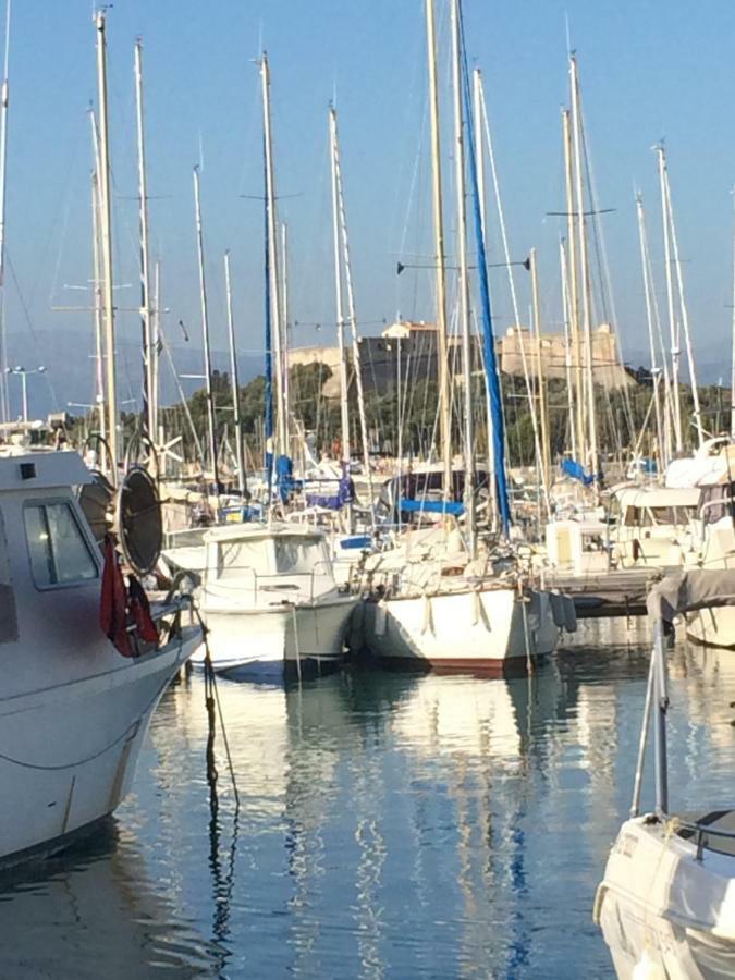 Light Filled Penthouse In Old Antibes. Heart Of The Riviera Apartamento Exterior foto